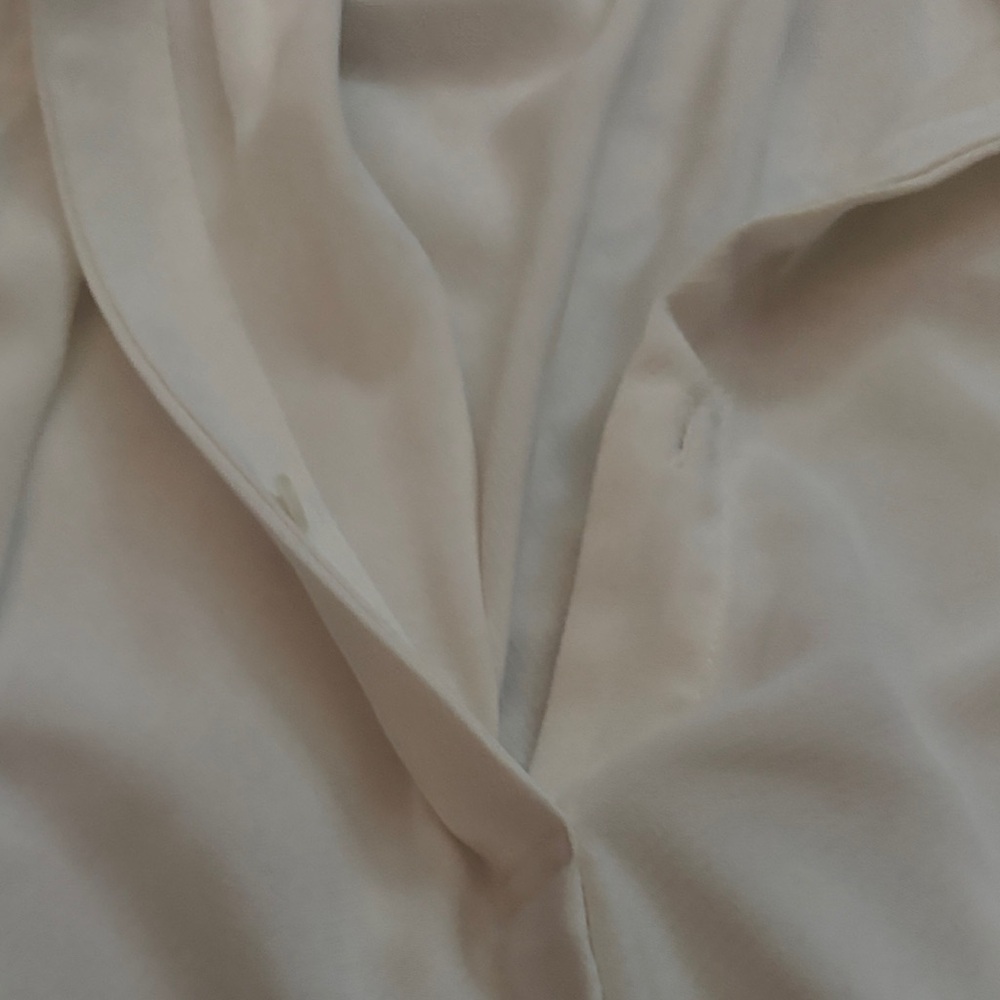 Relaxed Cream Short-Sleeve Button-Down Blouse - Picture 4 of 4
